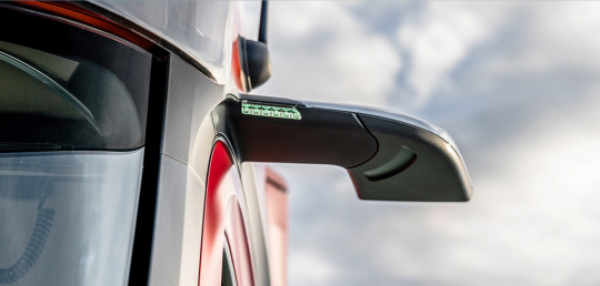 mercedes-benz-trucks-mirrorcam-video-mobiel