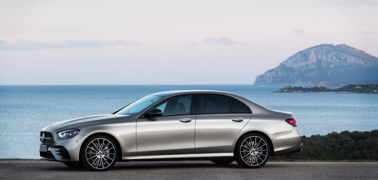 mercedes-benz-e-klasse-limousine-video-mobiel