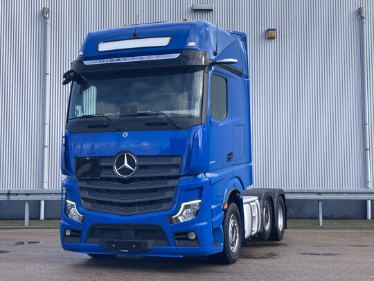 Mercedes-Benz  Actros 2551 LS 6x2/2 | GigaSpace | Sliding 5th wheel