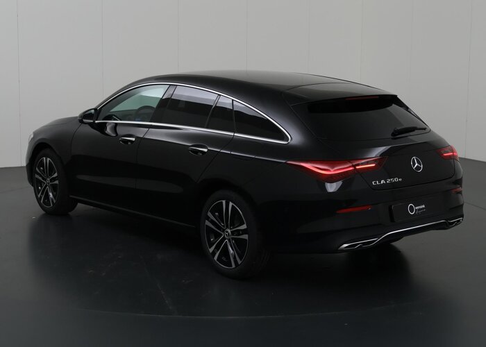 Mercedes-Benz CLA-Klasse 180 Shooting Brake Star Edition Luxury Line