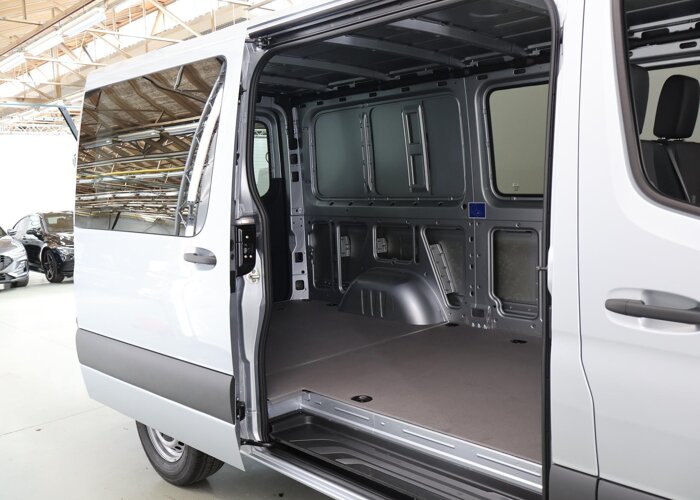 Mercedes-Benz Sprinter 311 | AUT. | L2 H1 | RWD | PRO
