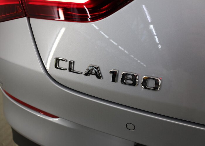 Mercedes-Benz CLA-Klasse 180 Shooting Brake Star Edition Luxury line