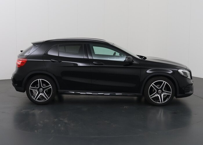 Mercedes-Benz GLA 180 Business Solution AMG Limited