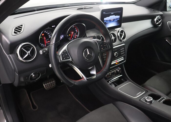 Mercedes-Benz GLA 180 Business Solution AMG Limited