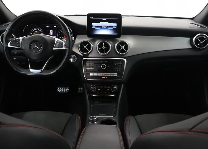 Mercedes-Benz GLA 180 Business Solution AMG Limited