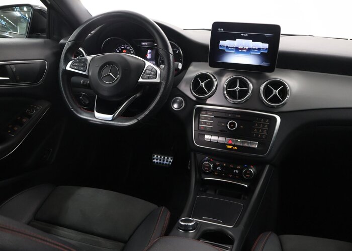 Mercedes-Benz GLA 180 Business Solution AMG Limited