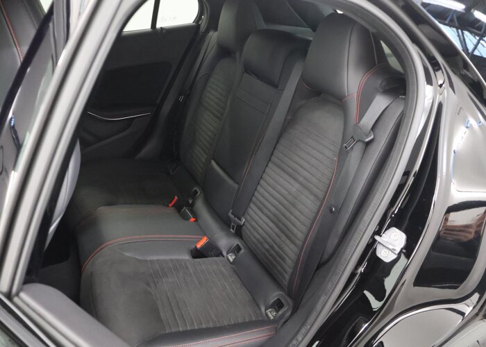 Mercedes-Benz GLA 180 Business Solution AMG Limited