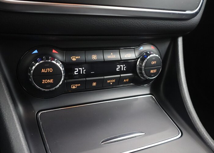 Mercedes-Benz GLA 180 Business Solution AMG Limited