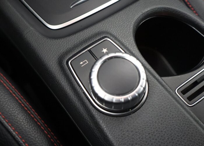 Mercedes-Benz GLA 180 Business Solution AMG Limited