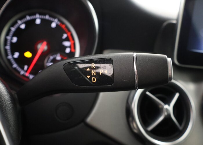 Mercedes-Benz GLA 180 Business Solution AMG Limited