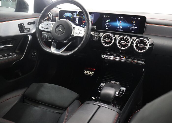Mercedes-Benz CLA-Klasse Shooting Brake 220 Premium Plus