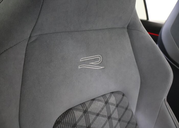 Volkswagen Golf 1.5 eTSI R-Line Business