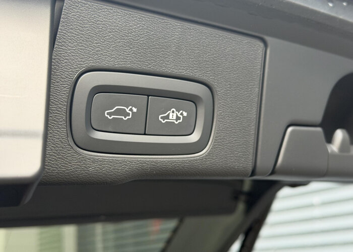 Volvo XC60 2.0 T6 Plug-in hybrid AWD Plus Dark