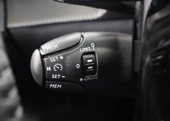 Peugeot 208 1.2 Hybrid 110 e-DCS6 Allure