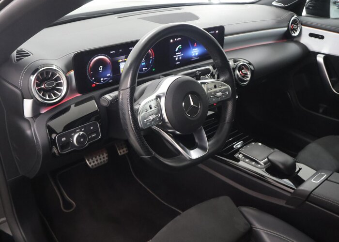 Mercedes-Benz CLA-Klasse 250 e Premium Plus