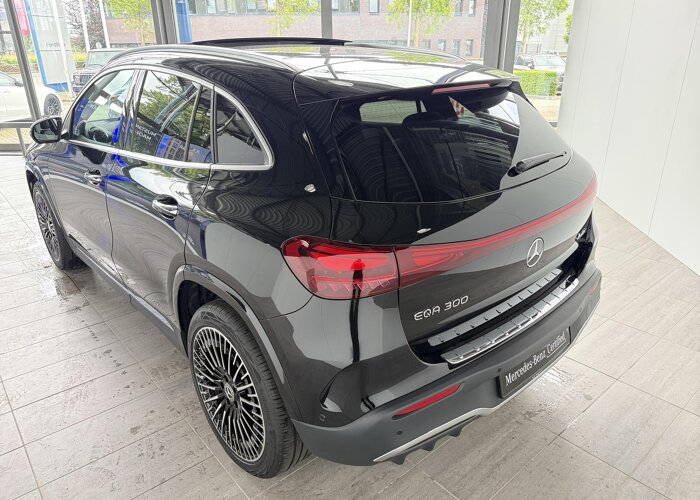 Mercedes-Benz EQA 300 4MATIC AMG Line 67 kWh