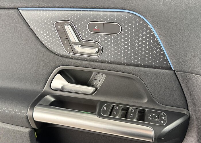 Mercedes-Benz EQA 300 4MATIC AMG Line 67 kWh