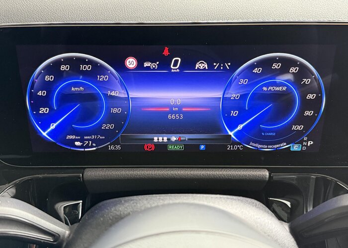 Mercedes-Benz EQA 300 4MATIC AMG Line 67 kWh