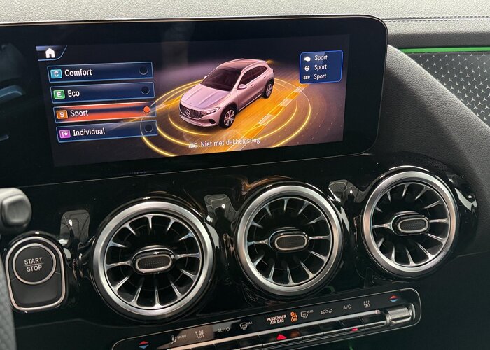 Mercedes-Benz EQA 300 4MATIC AMG Line 67 kWh