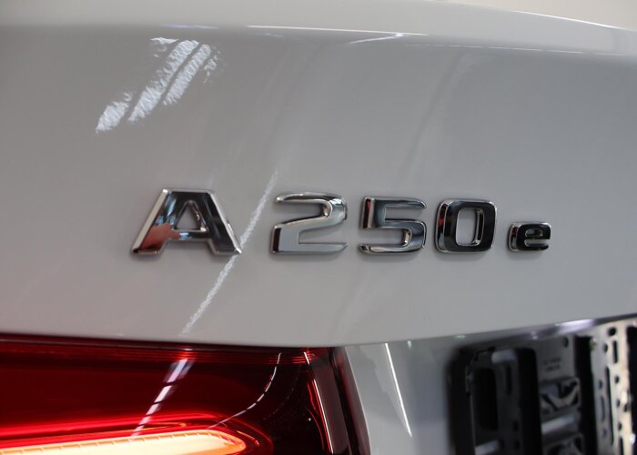Mercedes-Benz A-Klasse 250 e Business Solution AMG