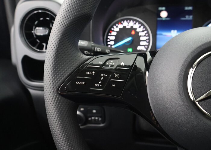 Mercedes-Benz EVITO TOURER 129 L2 PRO 90kWh