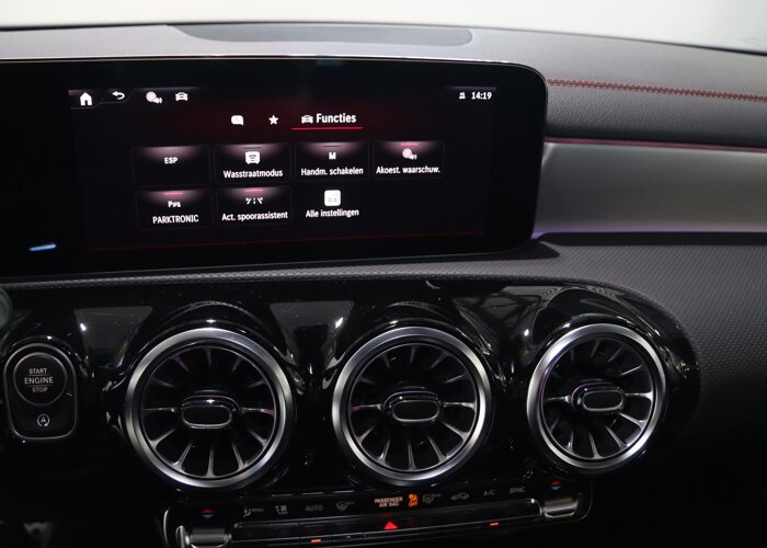 Mercedes-Benz CLA-Klasse 180 Star Edition AMG Line