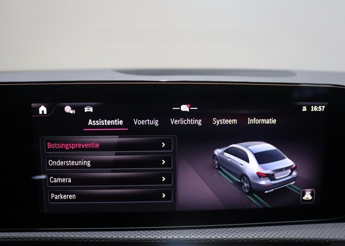 Mercedes-Benz A-Klasse 180 Star Edition AMG Line