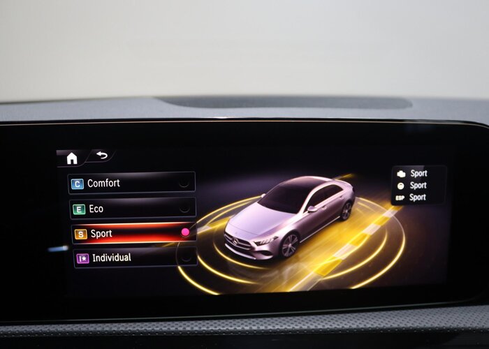 Mercedes-Benz A-Klasse 180 Star Edition AMG Line