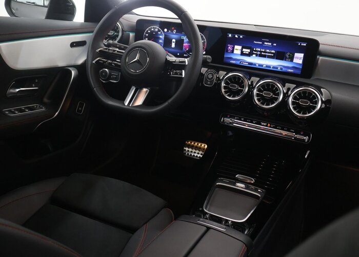 Mercedes-Benz CLA-Klasse 180 Shooting Brake Business Solution AMG
