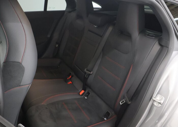 Mercedes-Benz CLA-Klasse 180 Shooting Brake Business Solution AMG