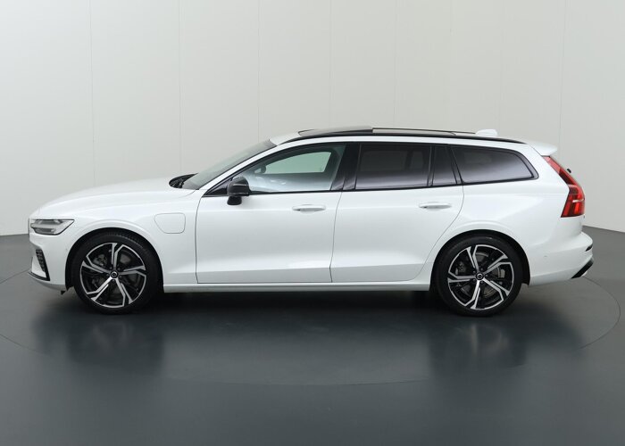 Volvo V60 2.0 T6 Plug-in hybrid AWD Ultra Dark