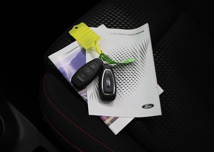 Ford Focus 1.0 EcoBoost Hybrid ST Line X