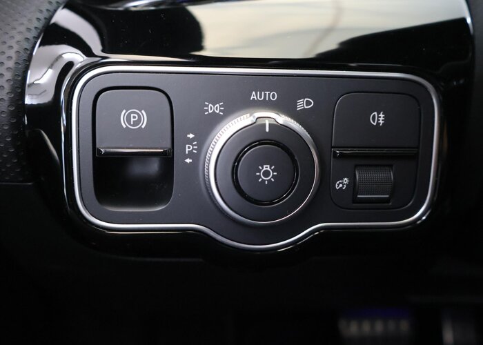 Mercedes-Benz A-Klasse 180 Business Solution AMG