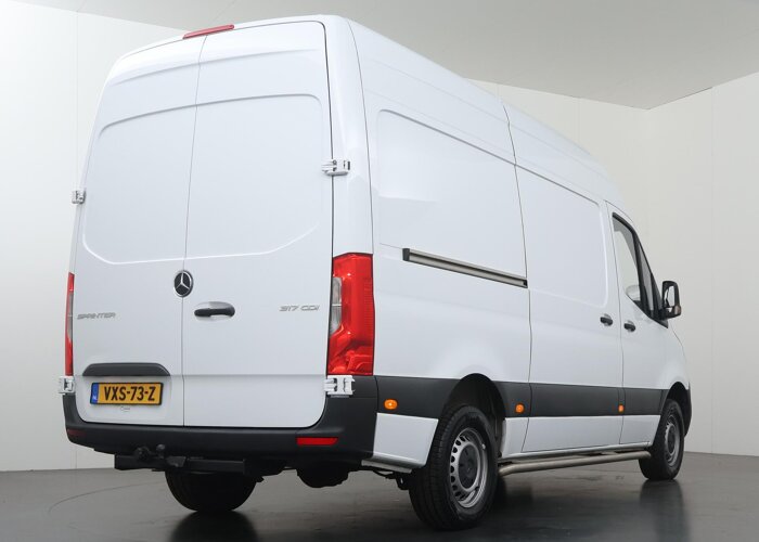 Mercedes-Benz Sprinter 317 CDI | 170 PK | L2 H2 | RWD | 2800 KG. AHW