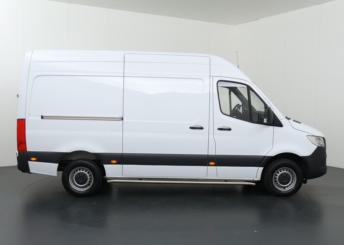 Mercedes-Benz Sprinter 317 CDI | 170 PK | L2 H2 | RWD | 2800 KG. AHW