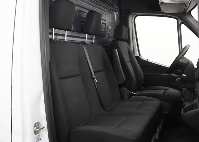 Mercedes-Benz Sprinter 317 CDI | 170 PK | L2 H2 | RWD | 2800 KG. AHW