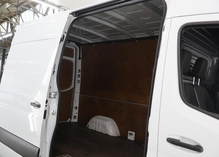 Mercedes-Benz Sprinter 317 CDI | 170 PK | L2 H2 | RWD | 2800 KG. AHW