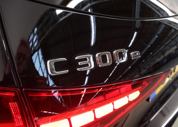 Mercedes-Benz C-Klasse 300e Business Solution AMG