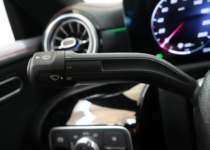 Mercedes-Benz CLA-Klasse 180 Star Edition AMG Line