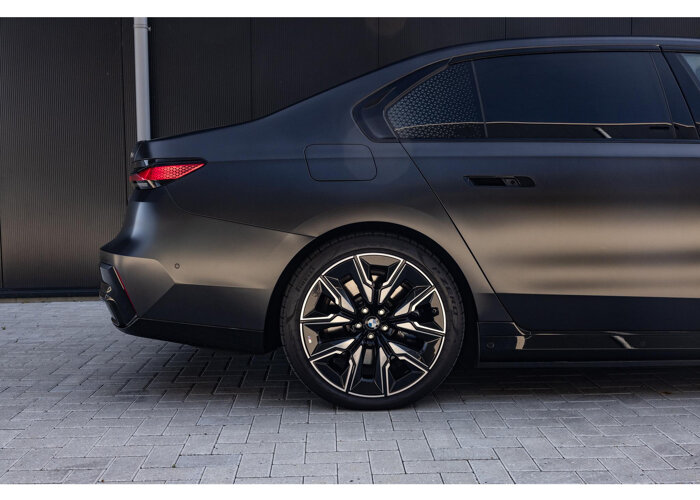 BMW i7 M70 xDrive 106 kWh