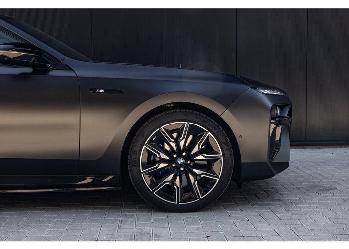 BMW i7 M70 xDrive 106 kWh