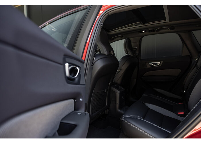 Volvo XC60 2.0 T8 Plug-in hybrid AWD Ultimate Dark