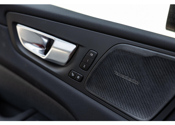 Volvo XC60 2.0 T8 Plug-in hybrid AWD Ultimate Dark