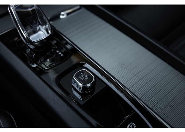 Volvo XC60 2.0 T8 Plug-in hybrid AWD Ultimate Dark