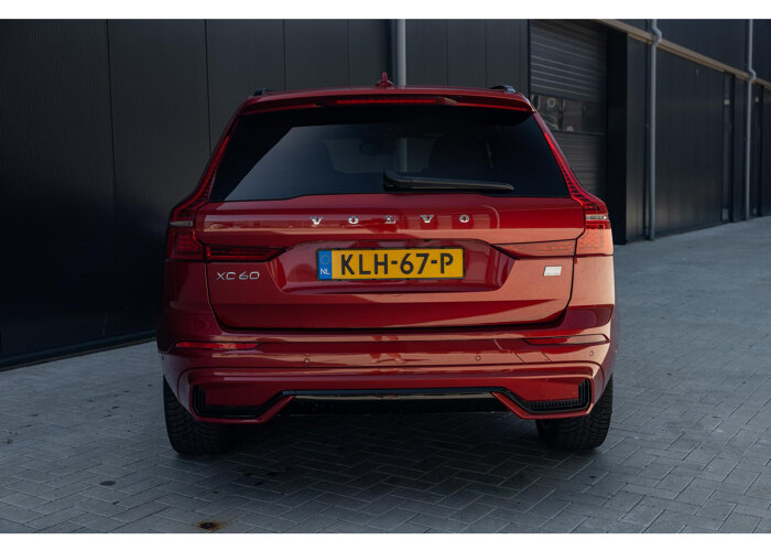 Volvo XC60 2.0 T8 Plug-in hybrid AWD Ultimate Dark