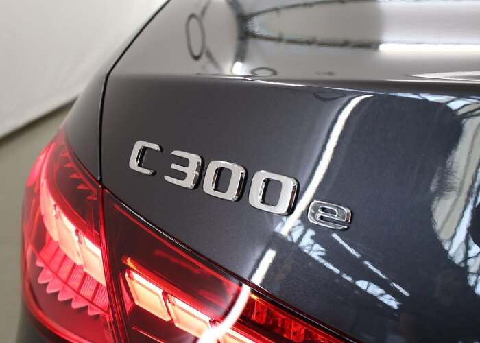 Mercedes-Benz C-Klasse 300e 140 Years Edition