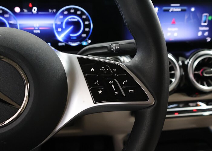 Mercedes-Benz EQB 300 4MATIC Luxury Line 67 kWh