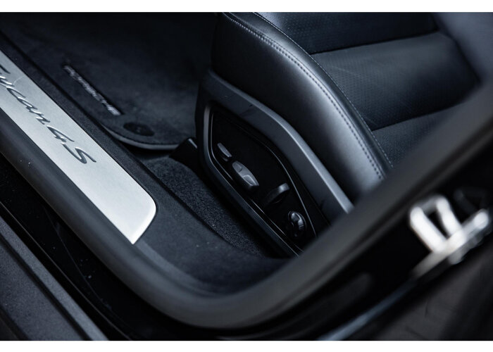 Porsche Taycan Cross Turismo 4S 93 kWh