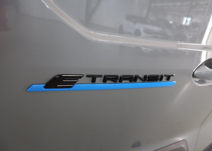 Ford E-Transit Courier Limited 44 kWh | Trekhaak | 300 KM RANGE |