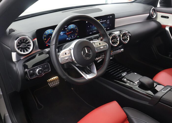 Mercedes-Benz CLA-Klasse 180 AMG Line